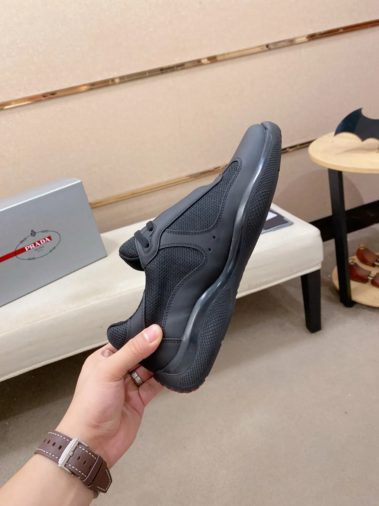 Men's shoes 💰 580💰 ✔️✔️✔️High version High-quality new PRADA (Prada) counters are launched simultaneously, new men's shoes, 😘fabrics are selected from first-layer cowhide fabrics. Lining: Imported cowhide leather lining. 👍🏿High-end☄️Open-molded non-slip rubber outsole, exquisite lines, simple and elegant, comfortable and high-end for leisure travel. Code number: 38 to 45